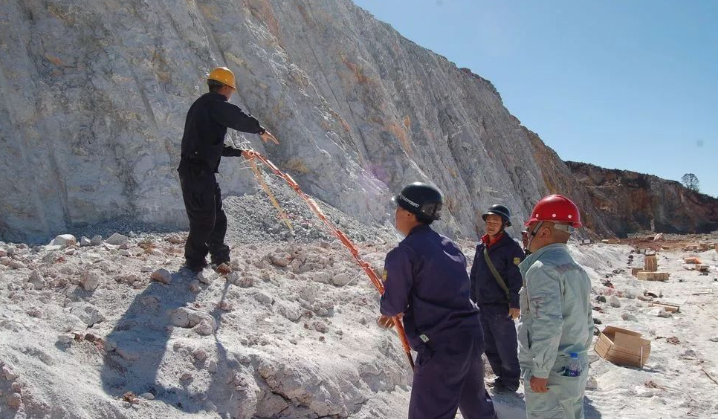 Commoda emulsionis explosivae composita plasticae pelliculae